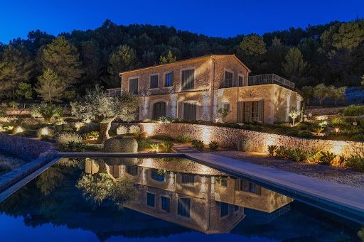 Why Choose Professional Landscape Lighting Installation